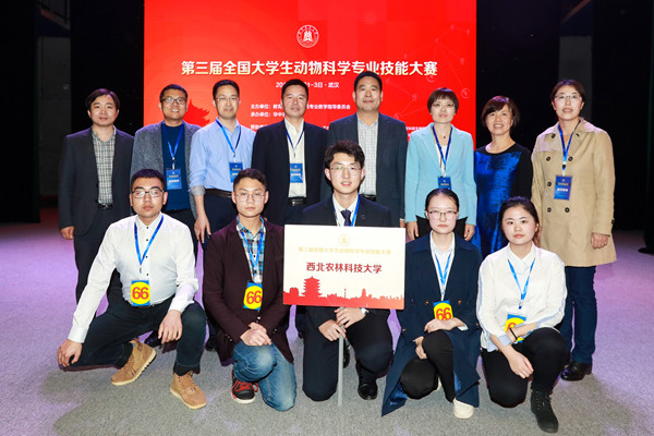 8154c454aae84a38b7ef51f582d900df.jpg 参赛师生合影.jpg