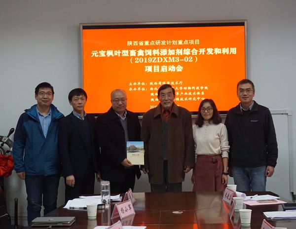 74f41d371db241b5a6044a87976f0b40.jpg 赠书仪式_副本.jpg