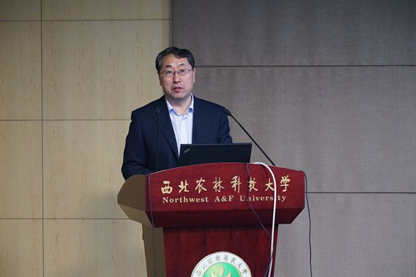 a2b2dcb744904e5999cdff4a640d8204.jpg 4 小黄书
姚军虎院长主持开幕式_副本.jpg