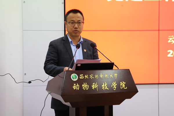 9bdd3130a3e24686ade51bd3ba1eb40a.jpg 小黄书
党委副书记王力解读创建全国党建工作标杆院系工作方案.JPG