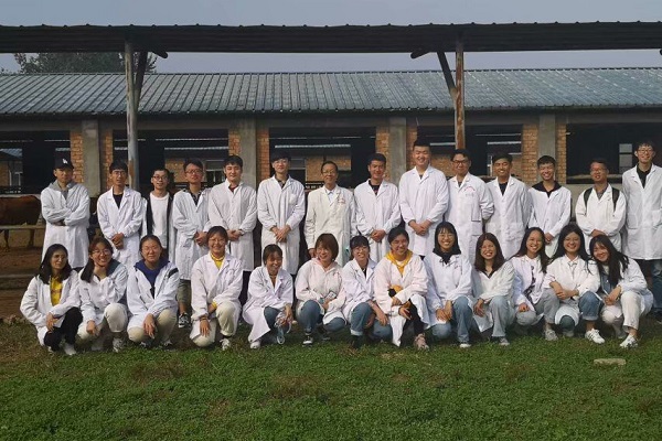 cb94d90e56fb46c6afe304b8e44b93a5.jpg 实习合影.jpg