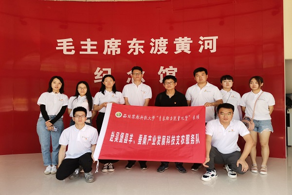 21c533235cda4beb8f437d0ae2e5a746.jpg 参观东渡黄河纪念馆.jpg