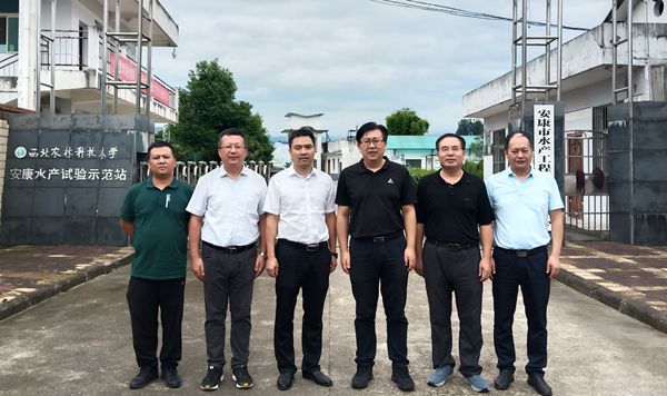 71d758f73e8c4d9d87e7cf5f2a9d590e.jpg 合影留念_副本.jpg