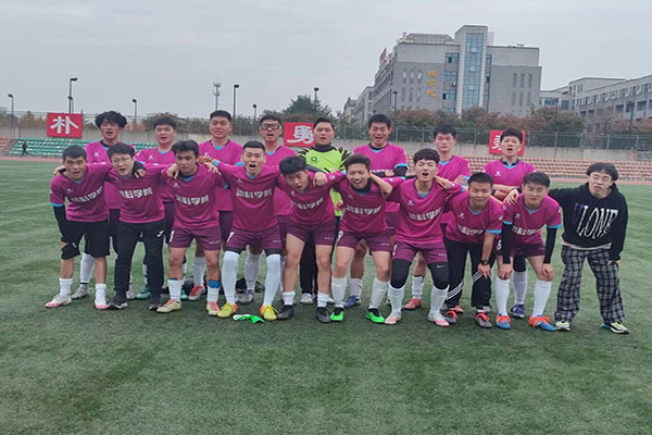 4eb10d1356d2431ba482c0957f6efac5.jpg 足球队合照.jpg