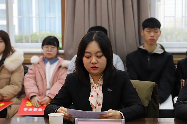 获奖学生代表动医小黄书
王卓发言.jpg