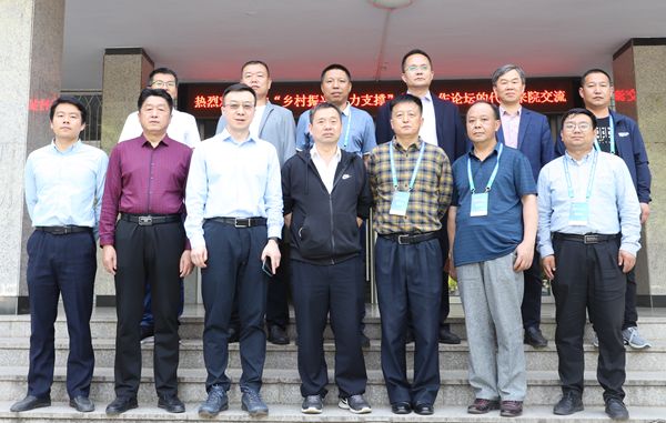 26236dfdbfc04183b46c0a3d11743f89.jpg 合影.jpg