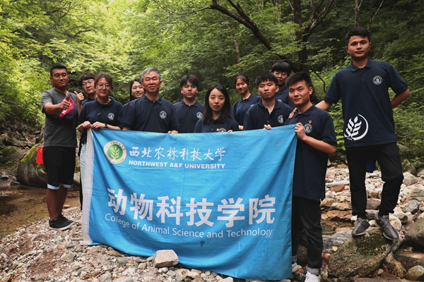 b13420901df14c9d97b50d5f05c9809a.jpg 图片一 团队在北沟森林体验基地合影.JPG