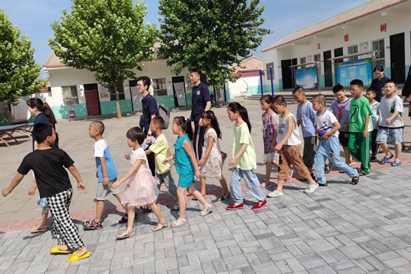 bc870d3c4b034232b46b7be7cac369a7.jpg 排队.jpg