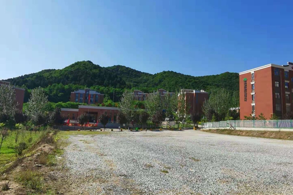 acf96feb47d34737acd76d9055416aa2.jpg 翻天覆地的照金村.jpg