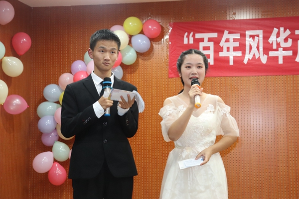 8c238811d5344cc395162ab6532979a7.jpg 主持人主持节目.JPG