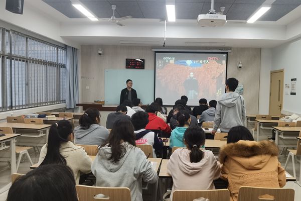 9f0a6295893f4fe08a1dae87d551dfdf.jpg 马兴源同学发表观影感想.jpg