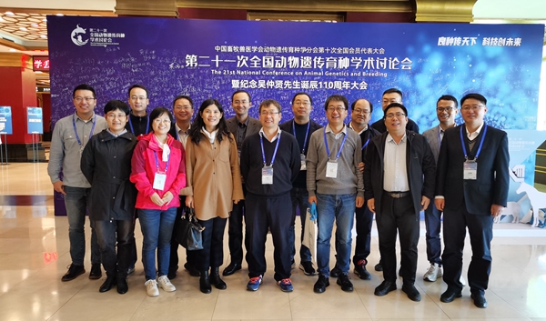 d63e596027364011920448f63006b538.jpg 动科院老师合影_副本.jpg