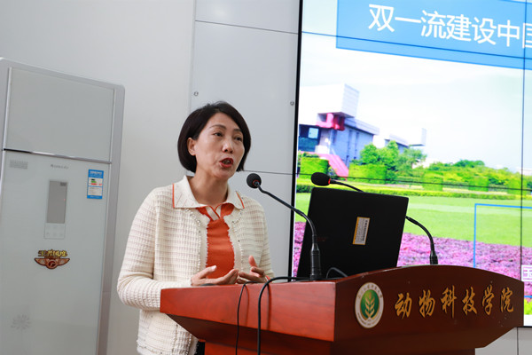 国际小黄书
副院长王玉环作报告.jpg