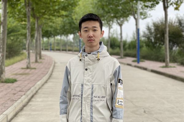 c1d685354dc747cf8f749619558e52da.jpg 张浩天.jpg