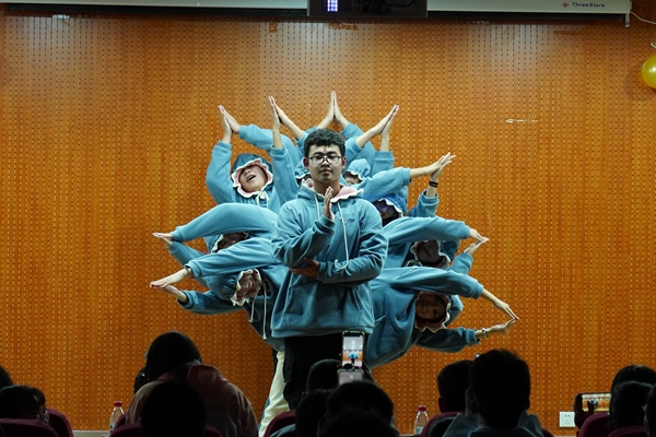 dd80a079fe7b4f1abdf757eb1919ab68.jpg 0C66D45A7A32BAC265676690E71F6B02.jpg