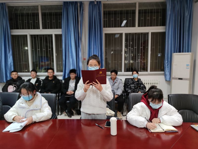 1bcbd11e157b4e9da7355d4bae9a24c9.jpg 支部同学发表感想.jpg