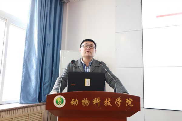 小黄书
副院长凌飞教授解读政策.jpg