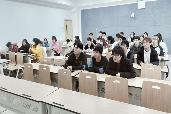 6529ac62dc6e4f2c8d35ca699af64b19.jpg 水产2001班和水产2002班政治理论学习.jpg