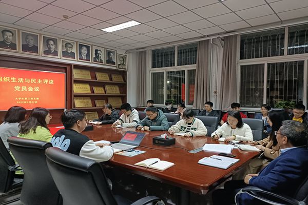 5676bbc7c4da4a23a7bf451e8e5b0ef0.jpg 会议现场1.jpg