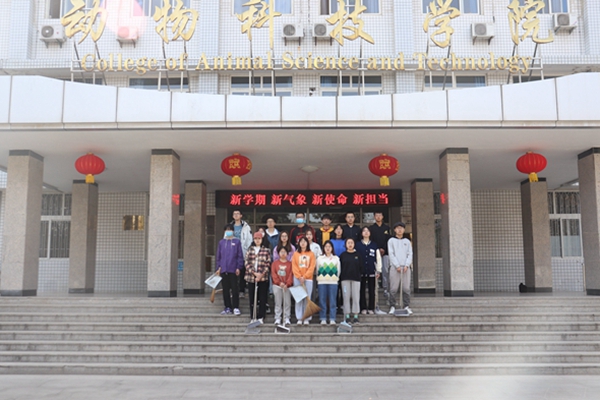 fc9b786755204ff6aee2d23453f9e029.jpg 合影留念.jpg