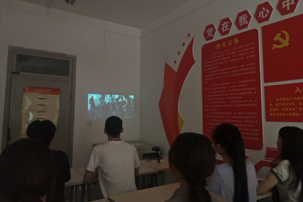 7802107f94ff4cfaa5cf523fb2955a2d.jpg 观影1.jpg