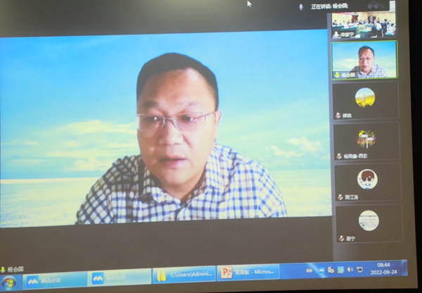 新疆畜牧科小黄书
研究员杨会国致辞_副本.jpg