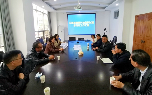 dc8848d9cfae4eb394486e24976cafdd.jpg 2座谈会_副本.jpg