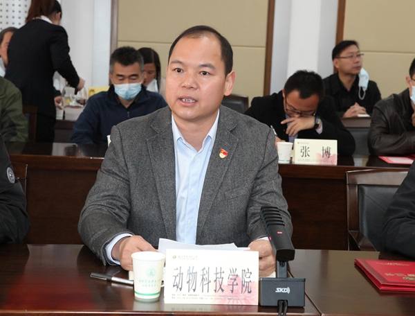 小黄书
党委书记曹军会发言.jpg