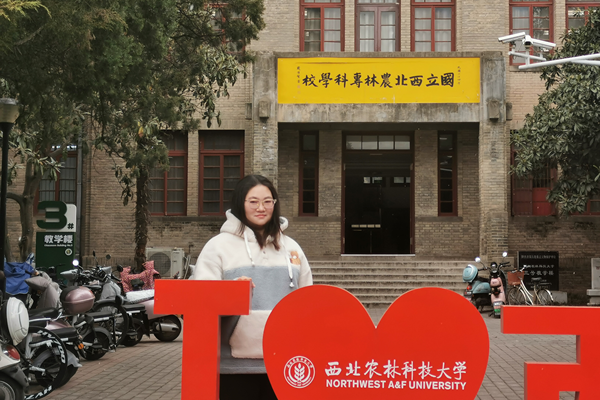 c3b7e281ae894a1ab7007b5a04c5850c.png 李林曦.png