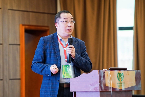 4a32675e9c434de3a7b1bbbd1c3f54bd.jpg 庞卫军_副本.jpg