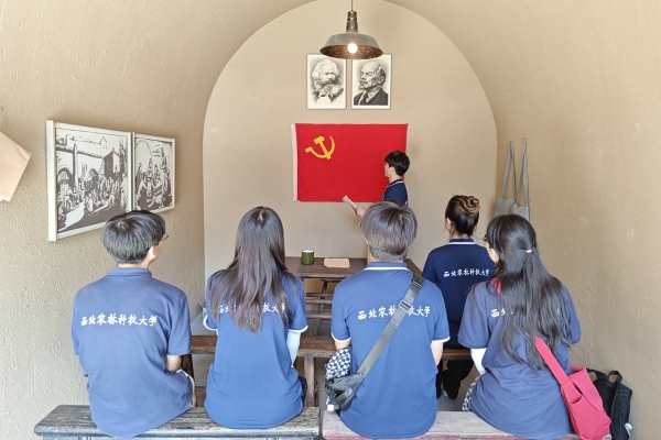 75317643cb094fd88b0dfe3af6b5c1f6.jpg 图片八 追忆红色历史.jpg