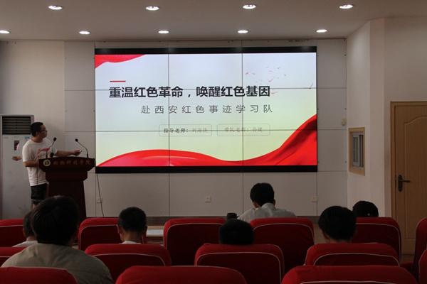 375287bf22974704bbc068a6faa9f308.jpg 同学们在在认真听讲.JPG