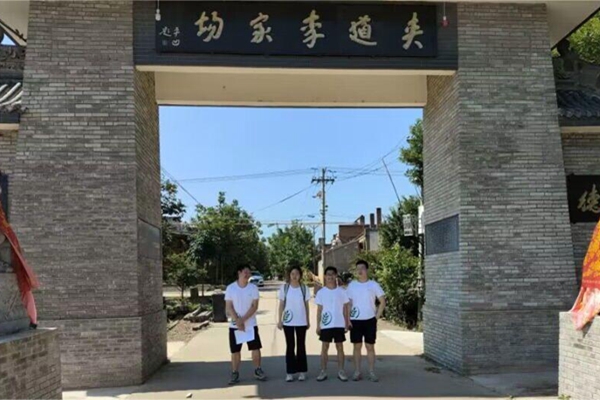 6a191848840845b0ab97566d66a91a9d.jpg 实践团队行至夹道李家村.jpg