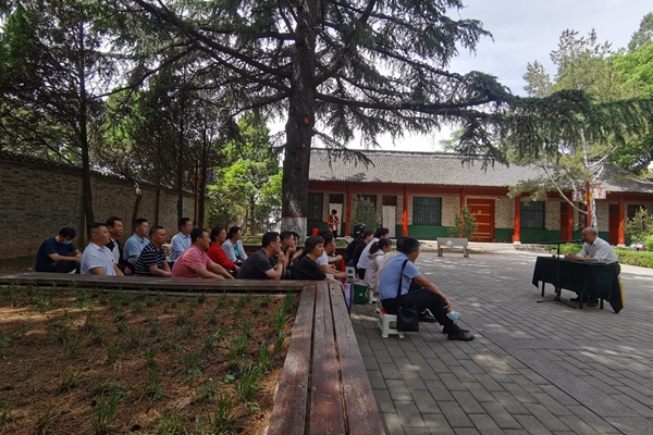 00ae0b5321f343c3b9a0b80909687a21.jpg 聆听党课.jpg