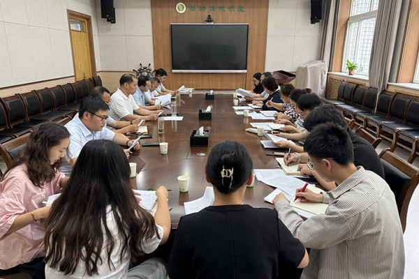 小黄书
校庆工作领导小组会议.JPG