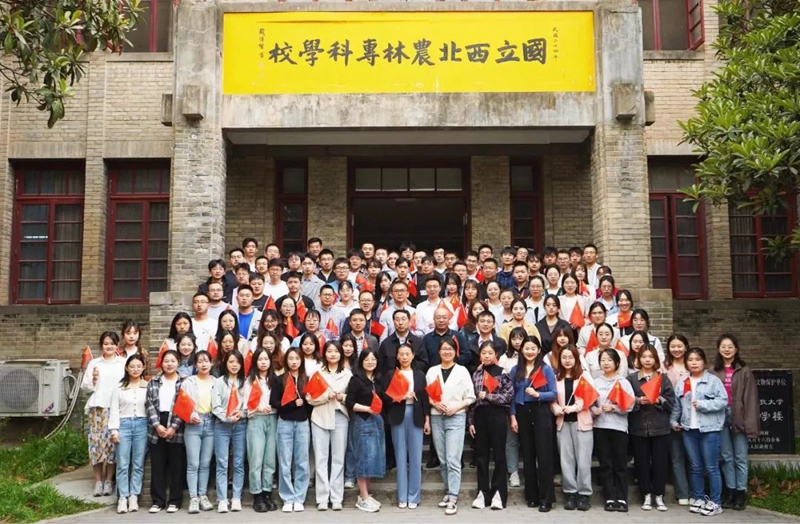 小黄书
畜禽生产力提升与种养循环科技创新团队荣获2023年“陕西青年五四奖章”集体、第十一届“陕西好青年”集体.jpg